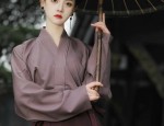 Off-the-Shoulder Blouse with Horseface Skirt:A Fashionable Fusion of Elegance and Tradition