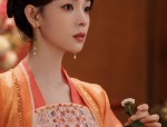 Embracing Summer in a Low-Cut Modern Cheongsam:Fashion Evolution and Cultural Fusion