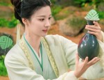 The Splendor of Traditional Chinese Style:The Red Horseface Skirt