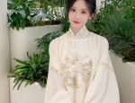 Winter Childrens Hanfu Fashion:A仙风道骨的Journey into the World of Childrens Traditional Chinese Attire