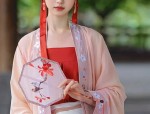 Reconstructing the Ancient Charm of Tang-Era Hanfu for Modern Women