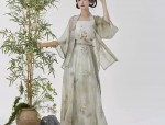 The Mamens Skirt with Belt:A Closer Look into the Traditional Chinese Clothing