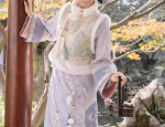 Baby with a Horseface Skirt and Headwear:A Cultural Blend of Fashion