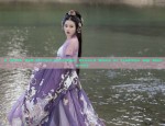 A Green Half-Skirted Horseface Dress:A Blend of Tradition and Modernity