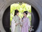 Embracing Traditional Elegance:The Rise of the Plunging-Neck Cheongsam