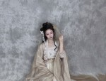 The Enchantment of Green Embroidery:A Horseface Skirts Ecological Splendor