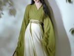Exploring the Rise of Green-Hued Hanfu Fashion:Traditional Elegance in Modern Attire