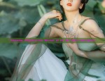 Cloud-Sleeved Cheongsam:A Symbol of Chinese Elegance and Tradition