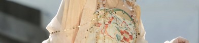 Styling a Short Top with a Horseface Skirt:Fashion Tips and Trends