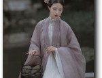 Styling a Womens Top to Match a Horseface Skirt