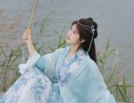 The Red Hanfu Elegance:A Tale of Ancient Costume and Modern Student