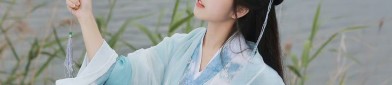 The Red Hanfu Elegance:A Tale of Ancient Costume and Modern Student
