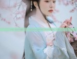 Reimagining the Traditional Cheongsam:Innovations in the Long-Style Qipao Dress