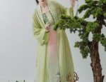 Zhou Xuns Journey into Traditional Chinese Hanfu Fashion