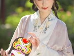Traditional Tang Suit with a Modern Twist:Pairing a Horseface Skirt with an Elegant Top