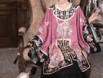 Embracing the Hourglass Figure:Styling a V-neck Blouse with a Horseface Skirt for a Slimming Look