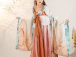 Mini-Sized Charm in Summer Cheongsam:The Art of Wearing a Qipao