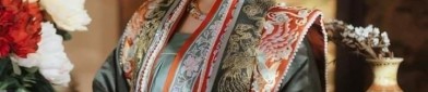 The Divided Cheongsam:A Blend of Traditional Elegance and Modern Style