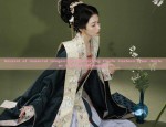 The Short-Style Cheongsam in Classical Dance:A Symbol of Elegance and Tradition