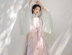 The Elegance of Horseface Skirt:A Guide to Wearing Traditional Outfit as a Modern Bridal Gown