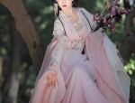 The Splendid Art of the Horseface Skirt with Flower Embroidery