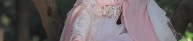 The Splendid Art of the Horseface Skirt with Flower Embroidery