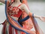 The Nine Pairs of Pleats in the Horseface Skirt:A Cultural Exploration