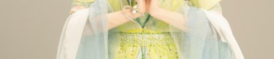 Engagement Ceremony with Cheongsam and Fan:A Traditional Union