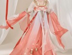 Bright and Beautiful:The Revival of Hanfu as a Students Summer Attire
