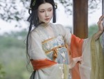 Veiled Elegance:The Ancient Charm of Hanfu with a Silk面纱