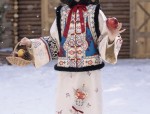 The Tang Suit of an Elderly Woman:A Cultural and Personal Journey