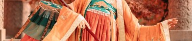 The Enchantment of Brides Mothers Earrings and Cheongsam:A Blend of Tradition and Elegance