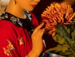 The Enchantment of Necklaces and Horseface Skirts:A Fashionable Fusion