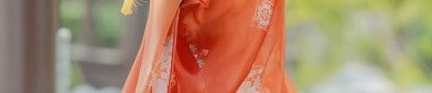 Embracing Summer in a Cheongsam:A Guide to Styling Traditional Chinese Clothing for a Warm Weather