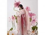 Blasting the Street with Cheongsam Elegance:A Cultural Journey
