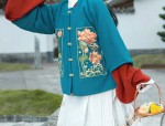 Summer Elegance in Mid-Length Cheongsam:A Fashionable Journey