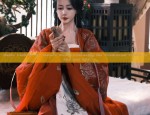 The Enchanting Beauty of a Cheongsam-Clad Maiden:Embracing the Traditional Chinese Style