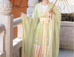 A Girls Hanfu Costume Set:Embracing Traditional Elegance in Modern Times