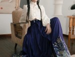 Winter Warmth in Hanfu Pengfeng:The Allure of Traditional Chinese Clothing in Cold Weather