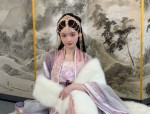 The Youthful Charm of Un-opened Cheongsam:A Trend in Modern Fashion
