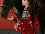 Reimagining the Cheongsam:A New Low-neck Design for Modern Elegance