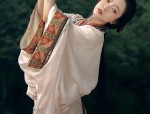 鞠婧祎壁上观同款汉服，时尚与传统的完美结合