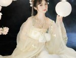 Creating a Slimming Effect with Hanfu Fashion for Plus-Size Individuals:Hiding the Belly with Style