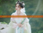 The Enchanting Beauty of Xishi in Traditional Dragon Dance with the Splendid Hanfu Attire