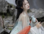 The Fusion of Traditional Chinese Calligraphy and the Cheongsam Skirt:The Art of Ma Mian裙 马面裙)
