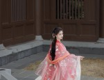 Daily Life of a Modern Adult Woman in Hanfu Fashion