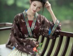 Elite Reimagining of Traditional Cheongsam:A Summer Fashion Statement