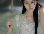 YoYos Deer Cry and the Revival of Hanfu Fashion:A Journey into Traditional Chinese Culture