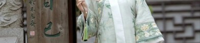 Celebrating Chinese New Year in Song-Style Hanfu:A Traditional Journey
