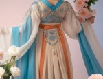 Embracing the Elegance:Red Cheongsam Headpieces